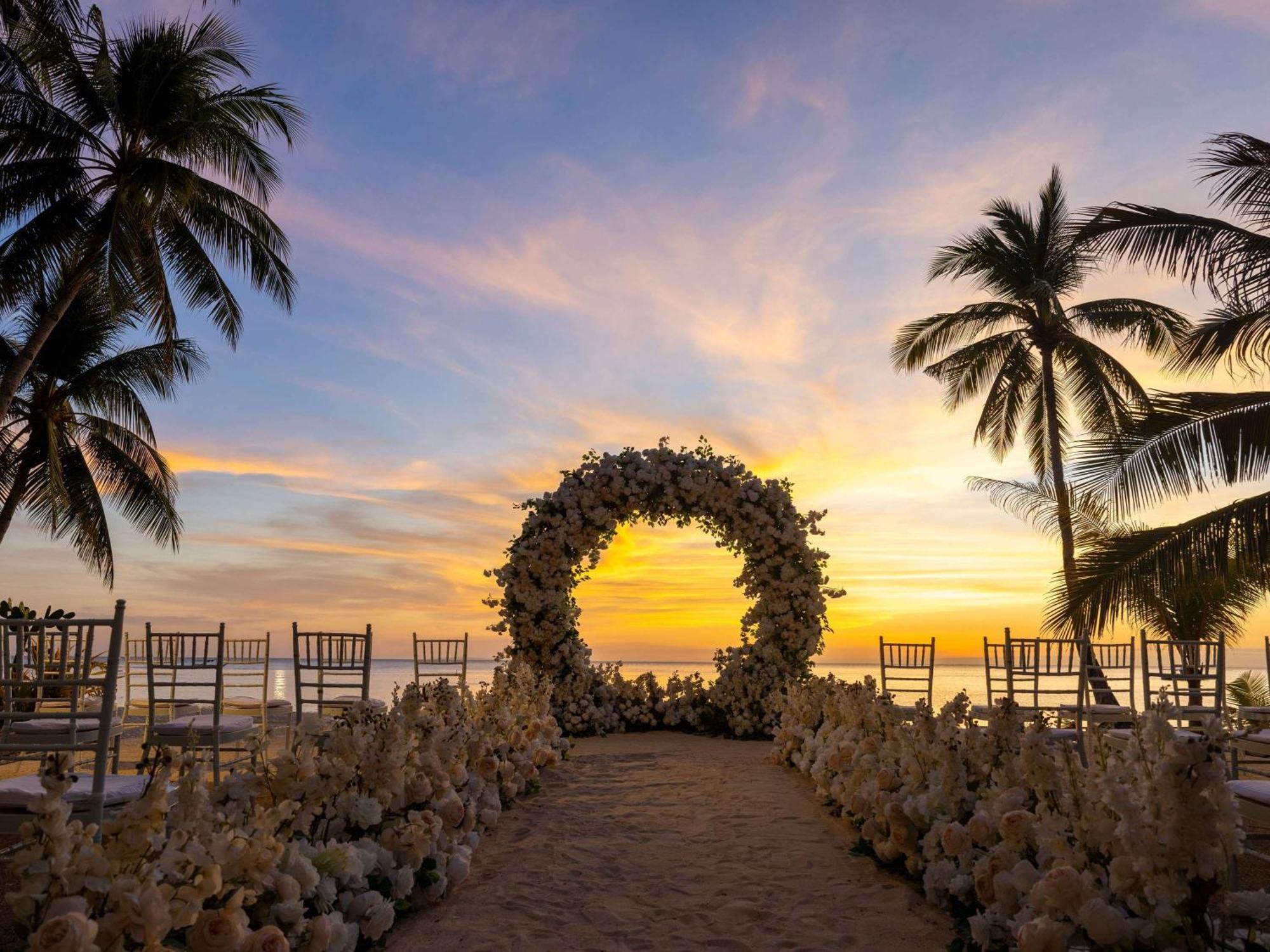 Movenpick Resort & Spa Boracay Yapak Exterior photo Sunset at the beach