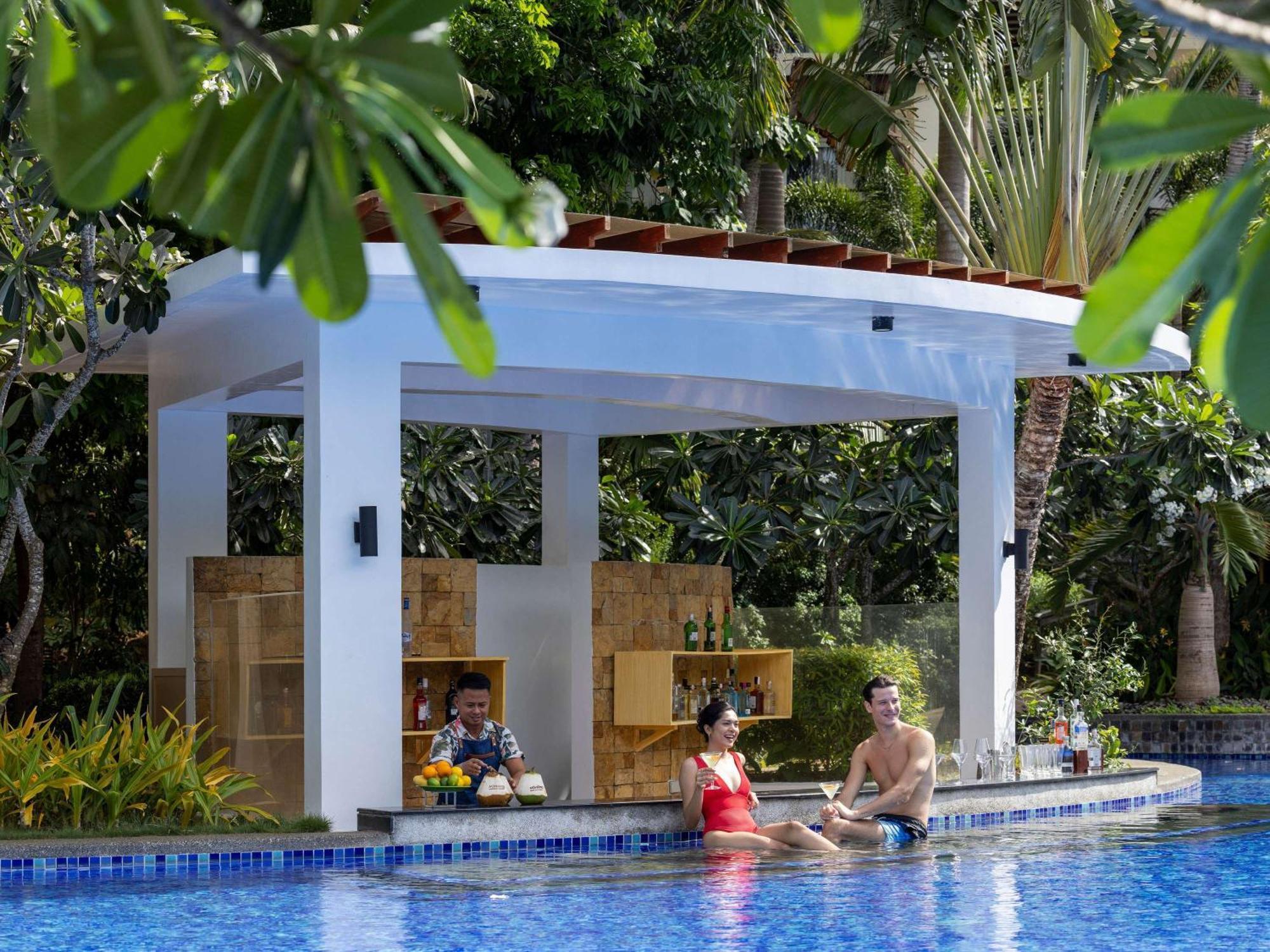Movenpick Resort & Spa Boracay Yapak Exterior photo The swimming pool at the resort