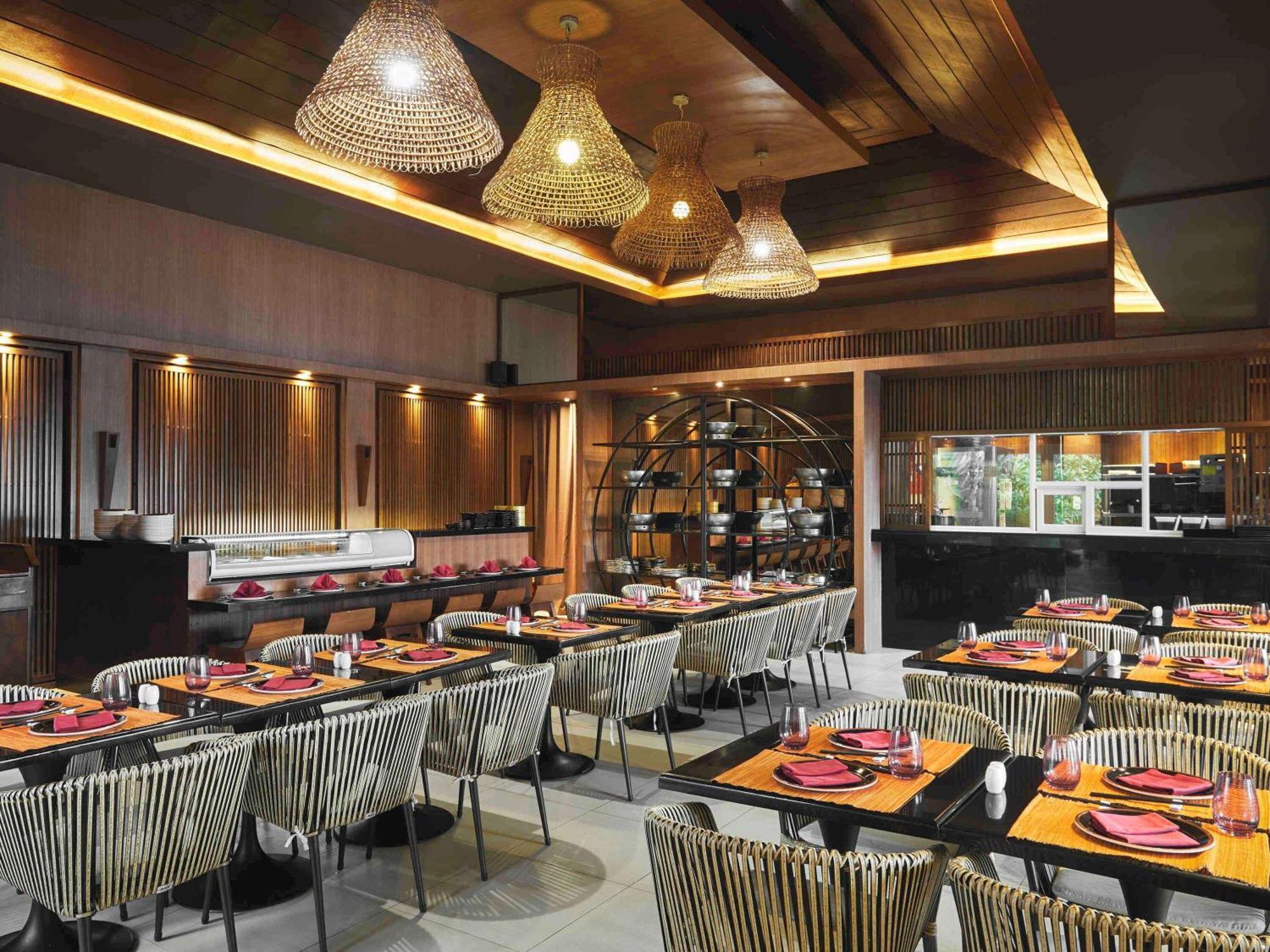 Movenpick Resort & Spa Boracay Yapak Exterior photo The interior of the restaurant