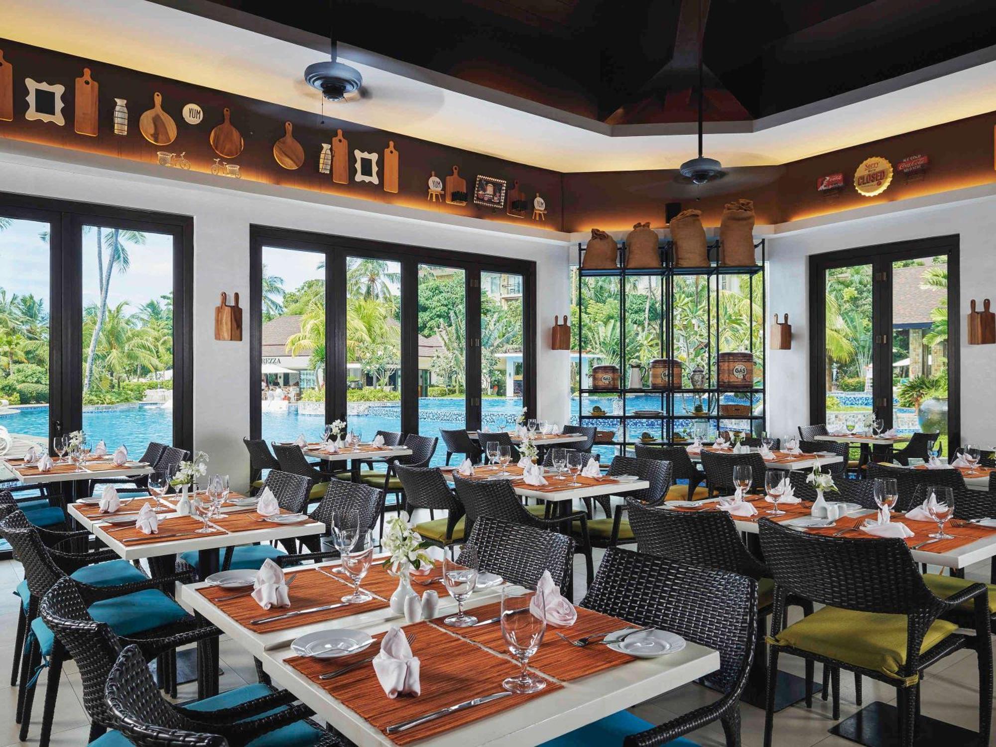 Movenpick Resort & Spa Boracay Yapak Exterior photo The Beach Club