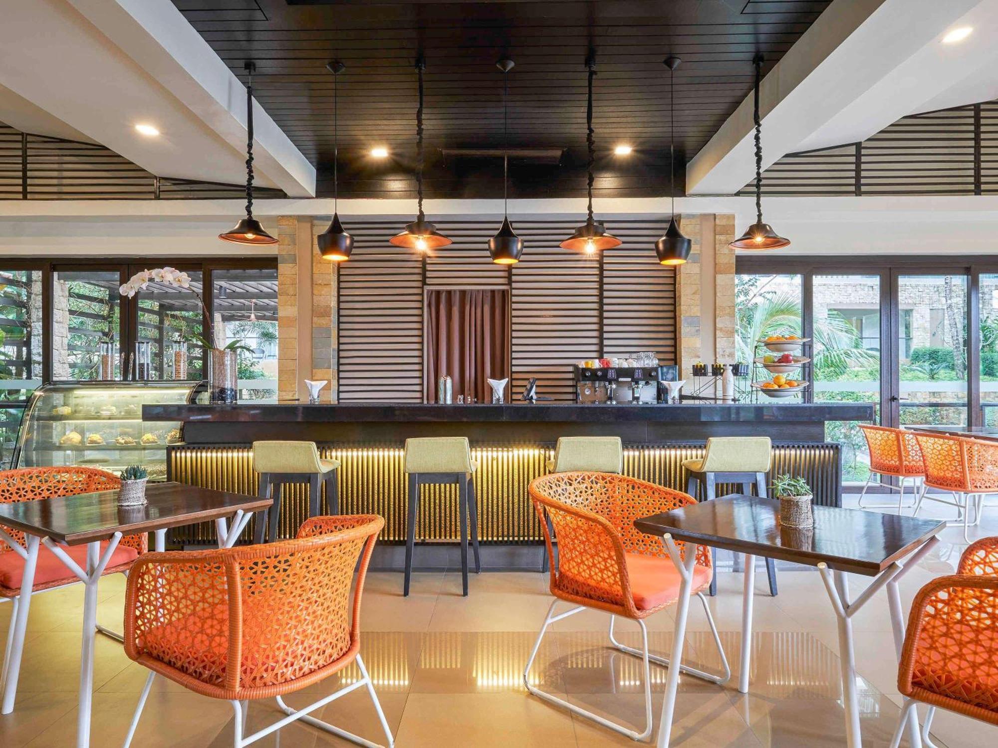 Movenpick Resort & Spa Boracay Yapak Exterior photo The Coffee Shop