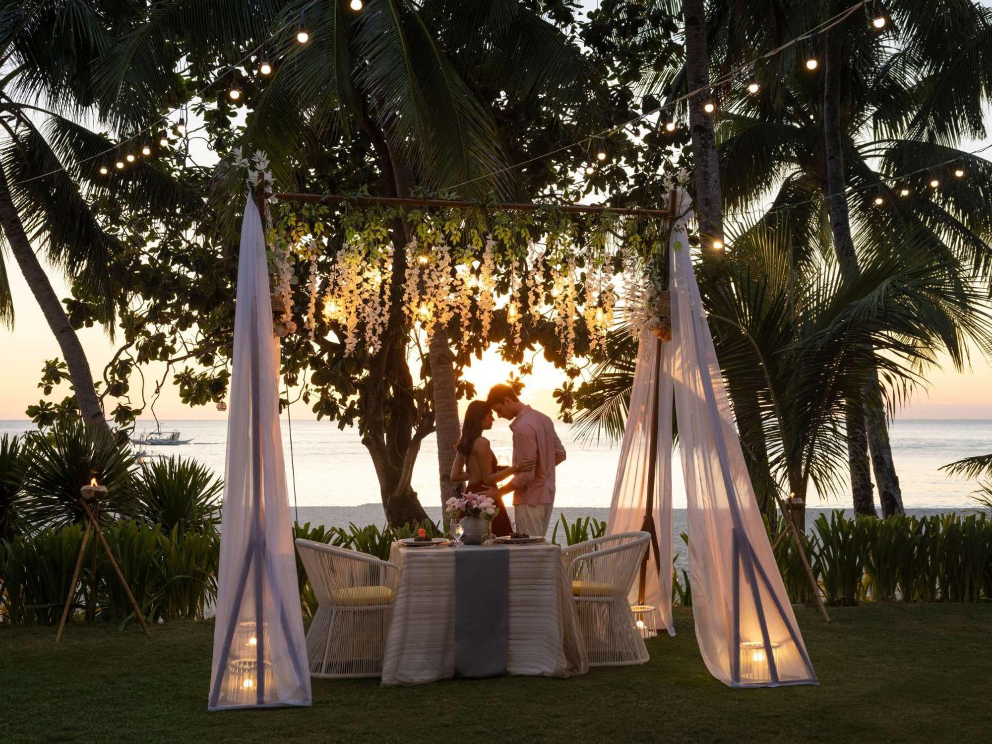 Movenpick Resort & Spa Boracay Yapak Exterior photo A romantic dinner at the beach