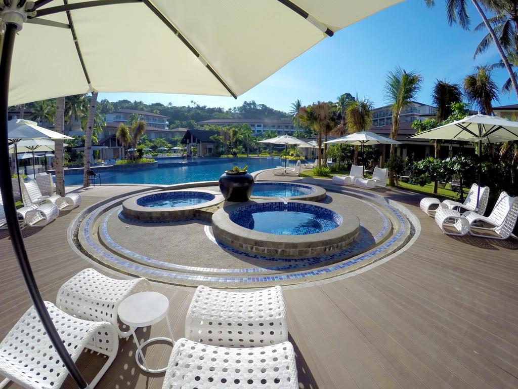 Movenpick Resort & Spa Boracay Yapak Exterior photo The swimming pool at the resort
